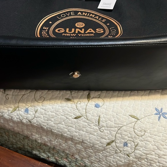 GUNAS Black Leather Tote with Structured design súper chic u will loved ! - Picture 8 of 13